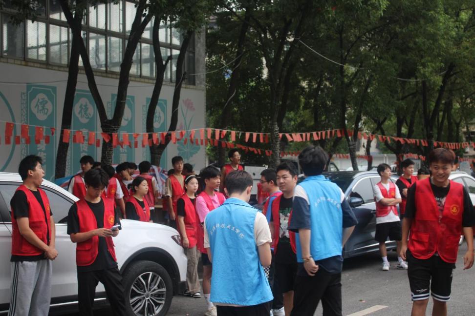 365官网顺利开展迎接2023级新生报道工作 365官网顺利开展迎接2023级新生报道工作