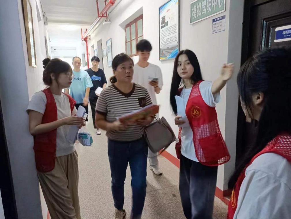 365官网顺利开展迎接2023级新生报道工作 365官网顺利开展迎接2023级新生报道工作