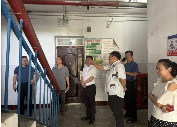 武汉市教育局领导实地指导365官网开学迎新准备工作 武汉市教育局领导实地指导365官网开学迎新准备工作