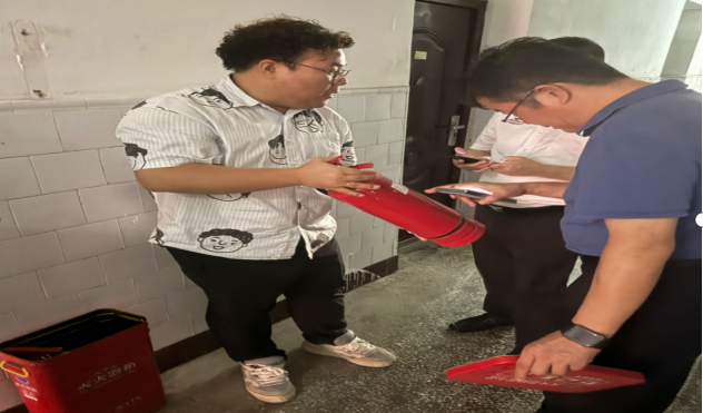 武汉市教育局领导实地指导365官网开学迎新准备工作 武汉市教育局领导实地指导365官网开学迎新准备工作
