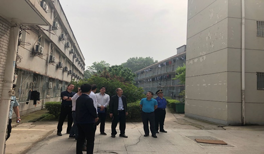 洪山区副区长一行深入学院实地调研 为学院排忧解难 洪山区副区长一行深入学院实地调研 为学院排忧解难