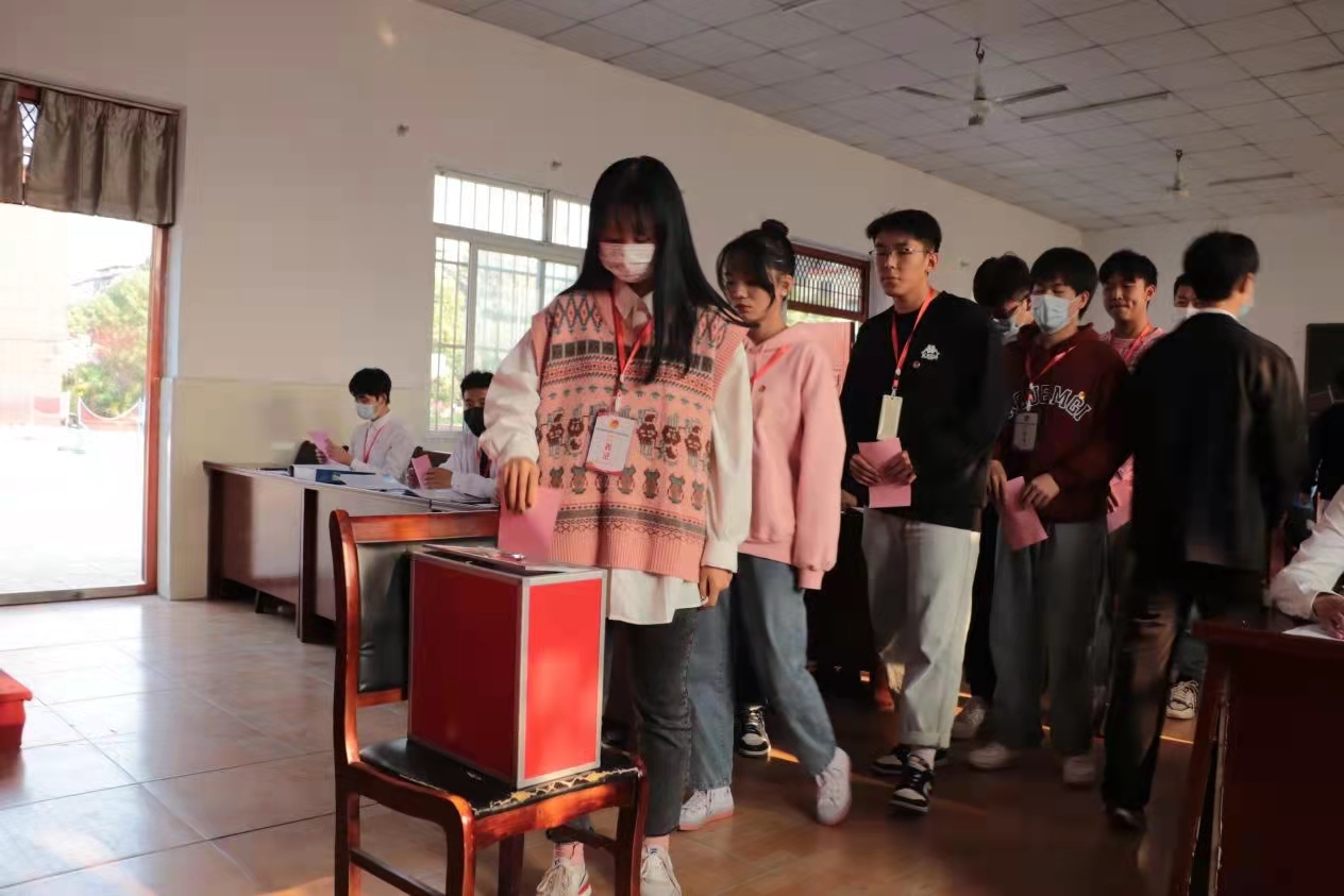 365官网第十次学生代表大会隆重召开！