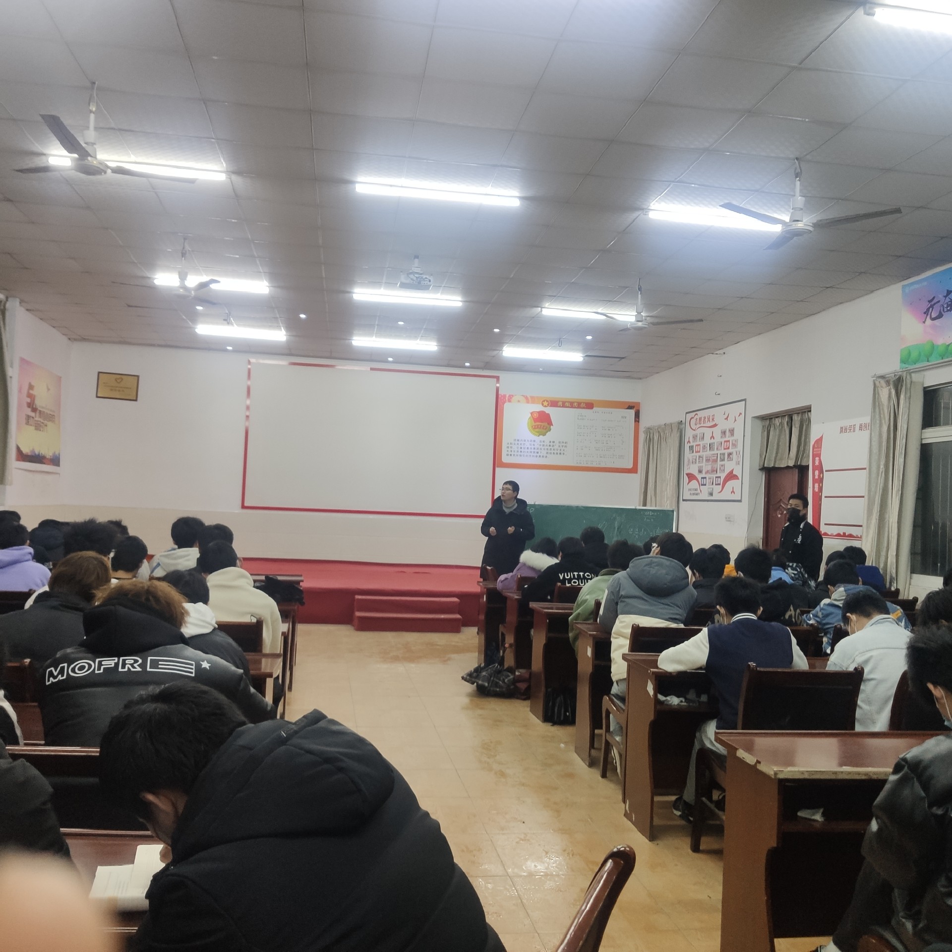 best365官方网站登录入口疫情期间学生心理疏导班会